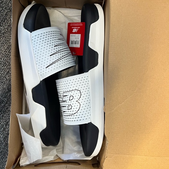 NWT New Balance Slides - Picture 1 of 3